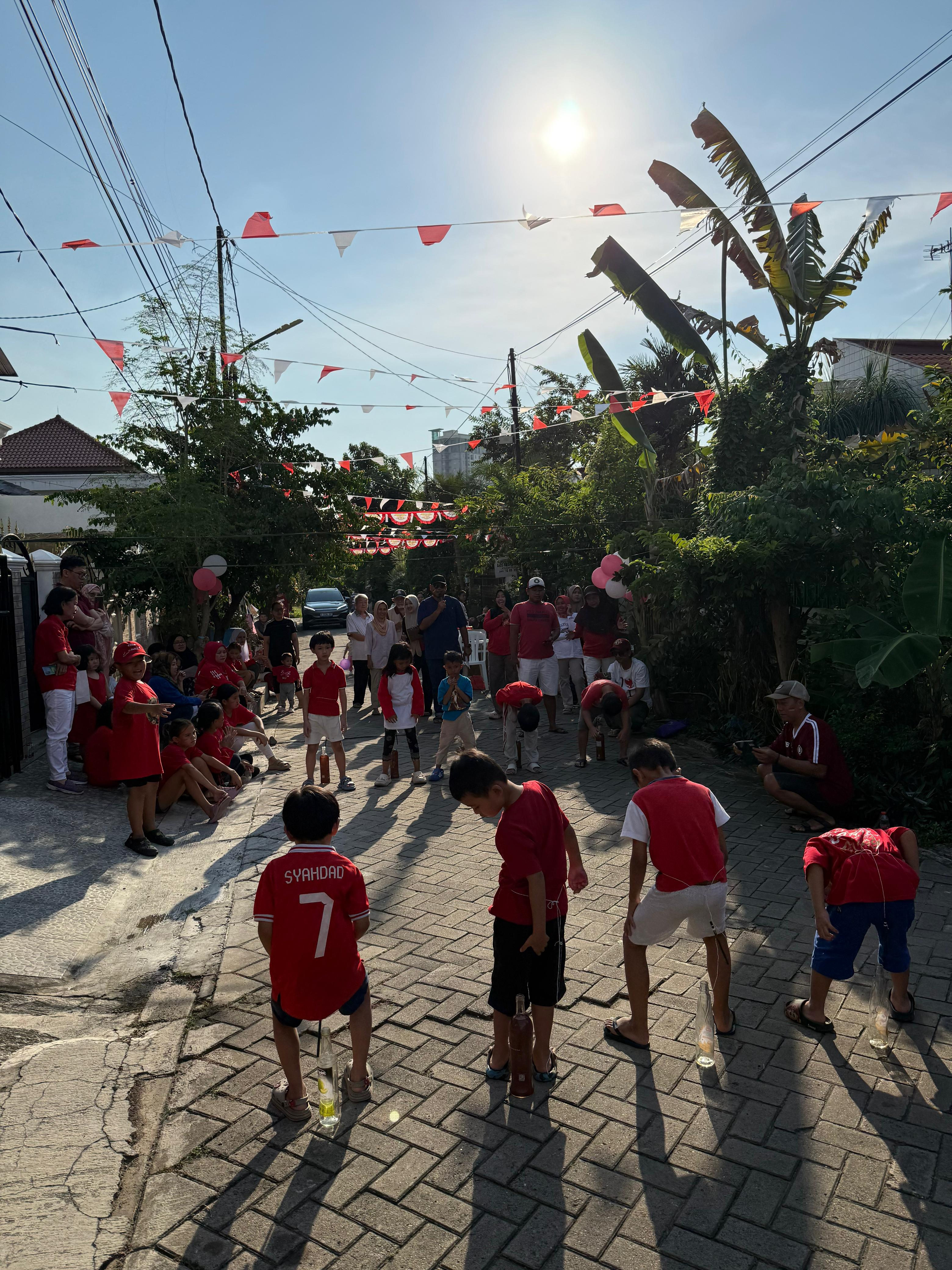 Lomba seru anak-anak RT 01/RW 07 dalam rangka memeriahkan HUT RI ke-80.